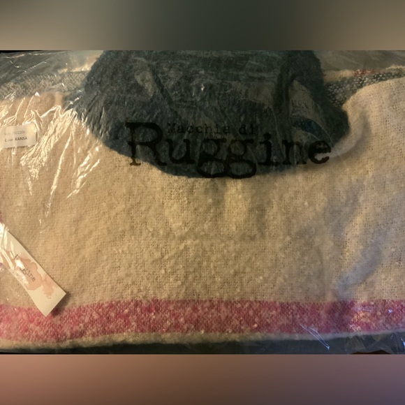 BEAUTIFUL KANSAS RUGGINE TURTLENECK PONCHO - Picture 2 of 4